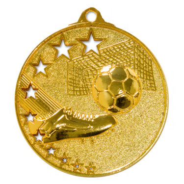 Ein Fußball Tor Schuh Medaillen Oberhausen 50 mm PK79188 mit einem Fußball, einem Fußballschuh und Sternen, gefertigt aus hochwertigem Material und mit exklusivem Design, mit einem Netzhintergrund, der seine komplizierten Details zur Geltung bringt.
